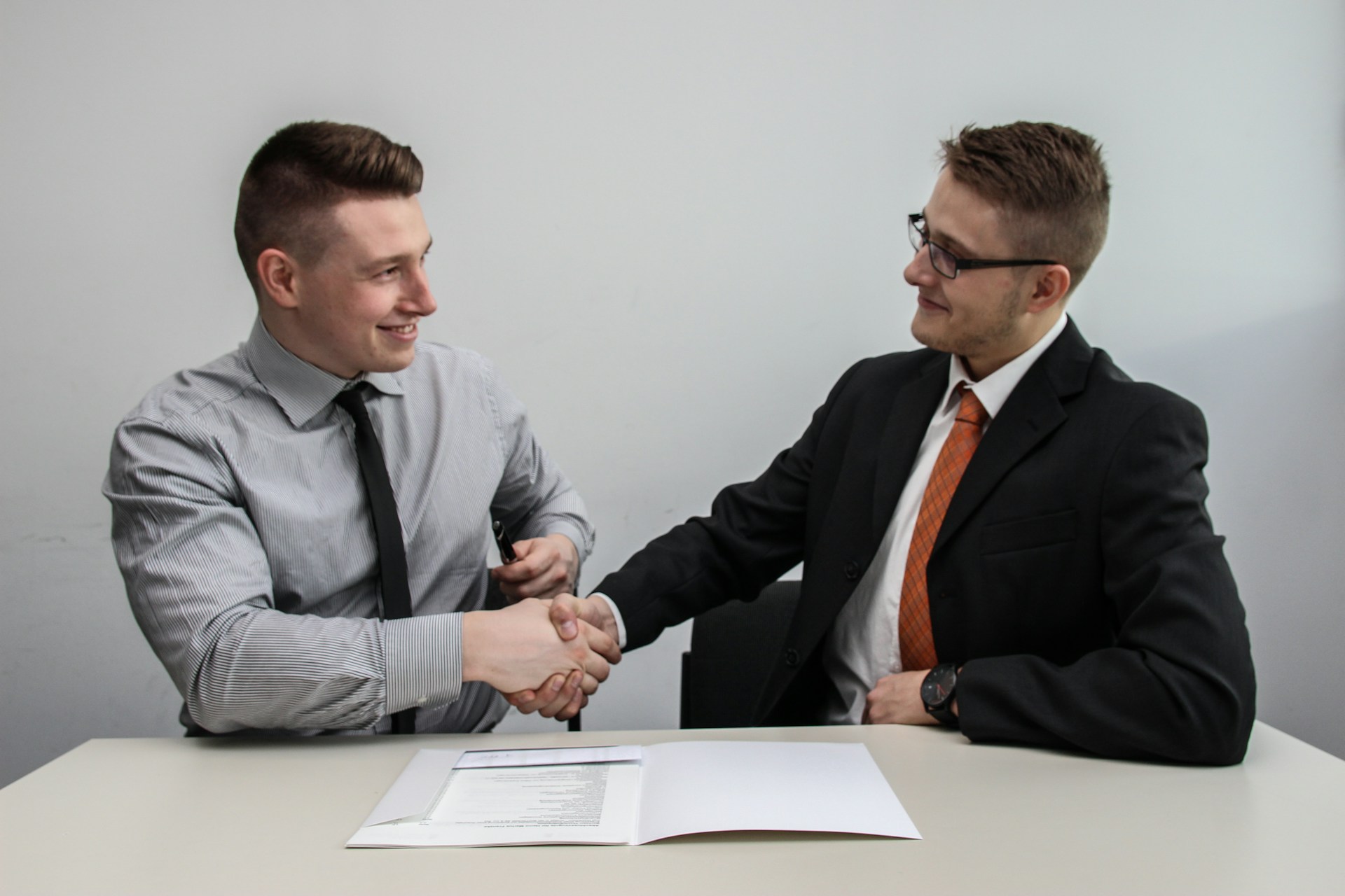 You are currently viewing Why You Need a Settlement Agent for Land Title Transfers